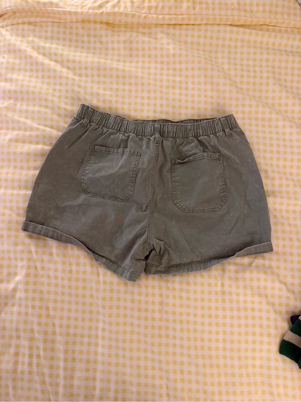 Terra & Sky Olive Drawstring Utility Shorts - Picture 2 of 3